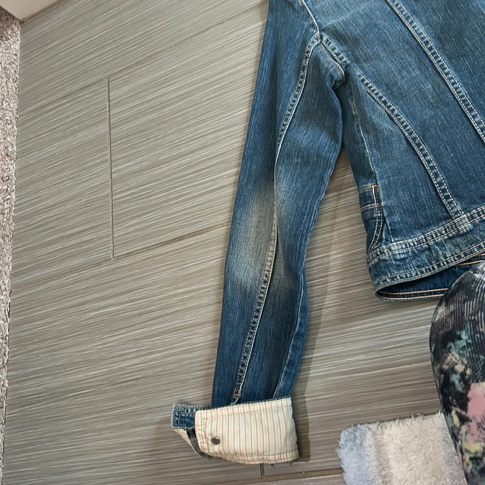 Jean jacket - Picture 2 of 9